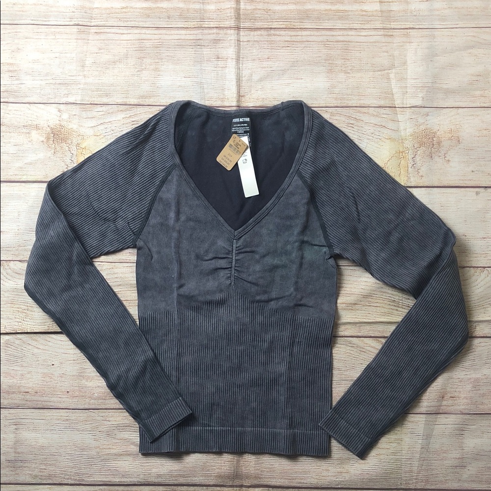 PINK Victoria's Secret Gray Long‎ Seamless Sleeve Top